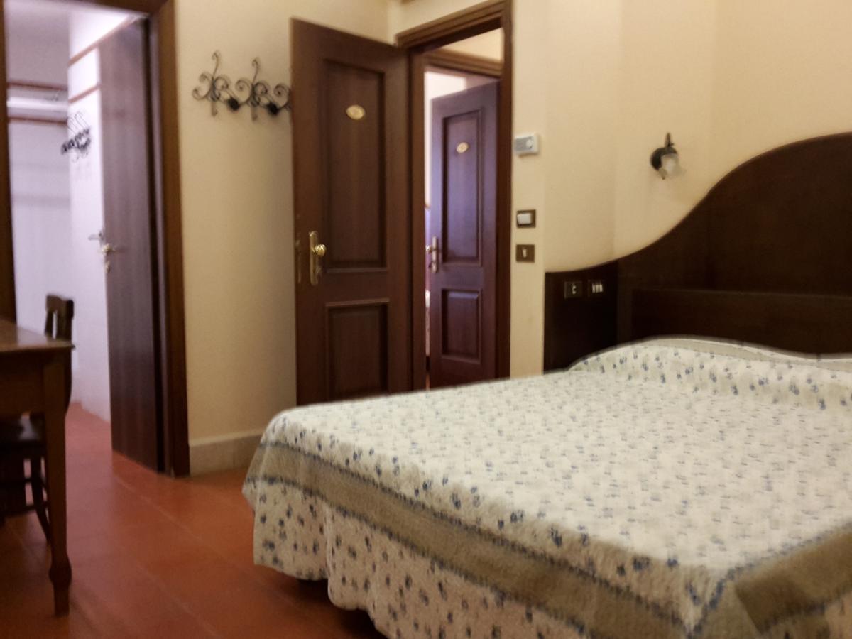 Hotel 4 Coronati Roma Exterior foto
