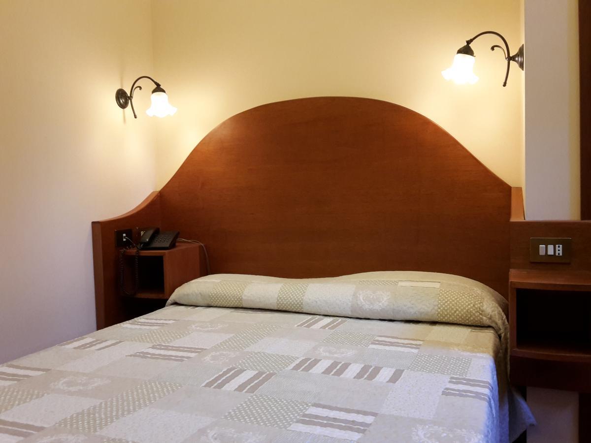 Hotel 4 Coronati Roma Exterior foto