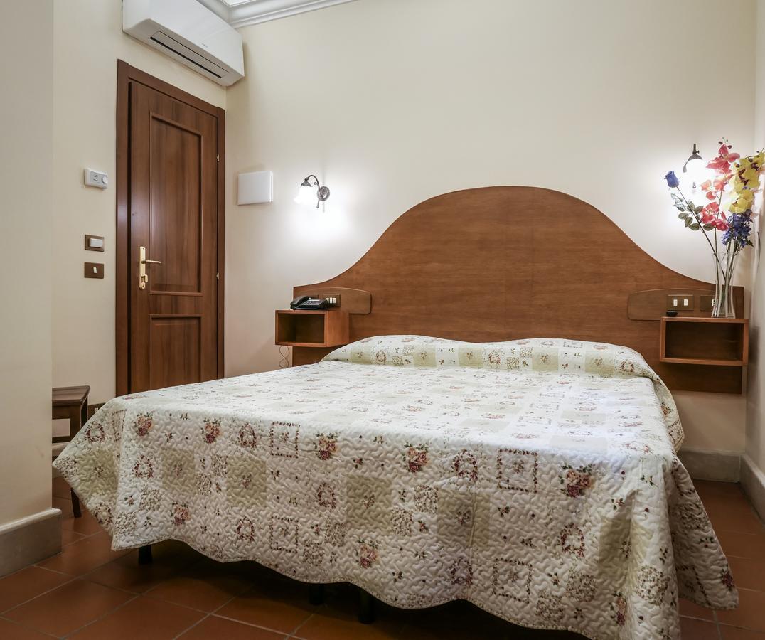 Hotel 4 Coronati Roma Exterior foto